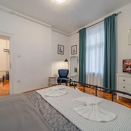 Capitol Apartment *