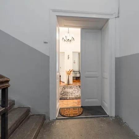 Capitol Apartment *