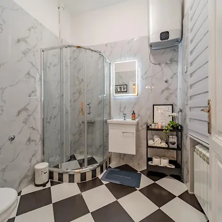 Capitol Apartment *